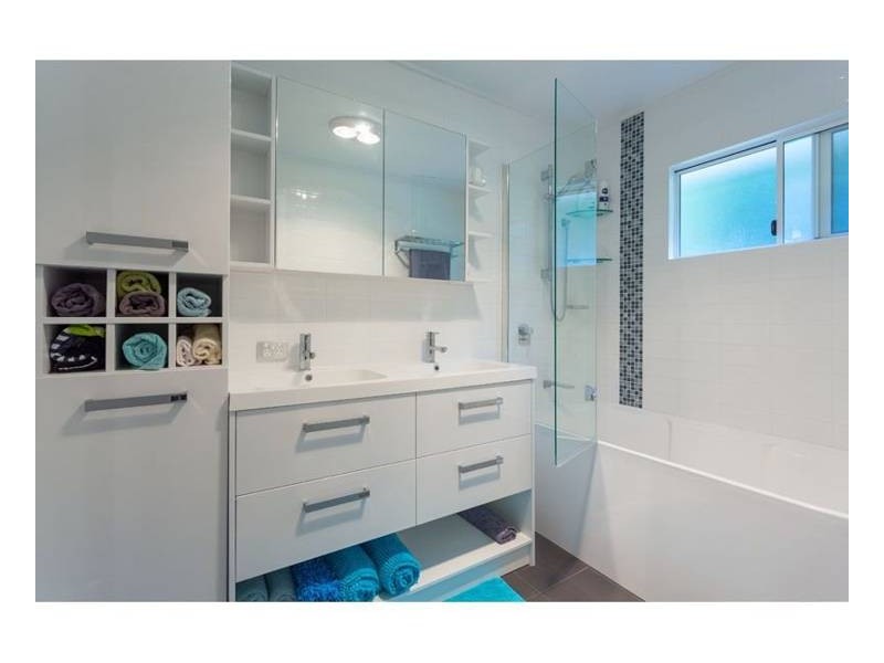 21 FALLBROOK STREET., Kenmore QLD 4069