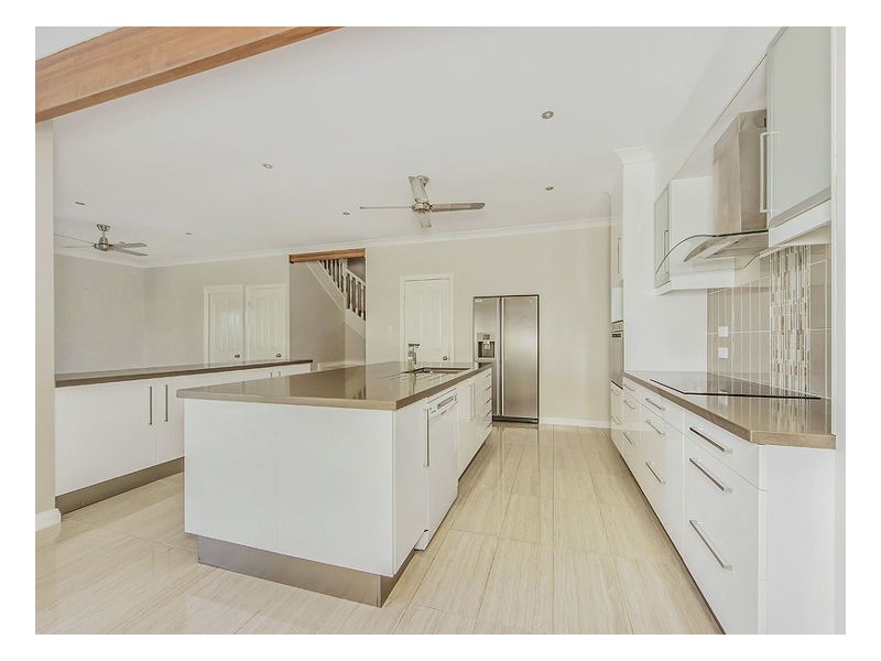 Mount Ommaney QLD 4074