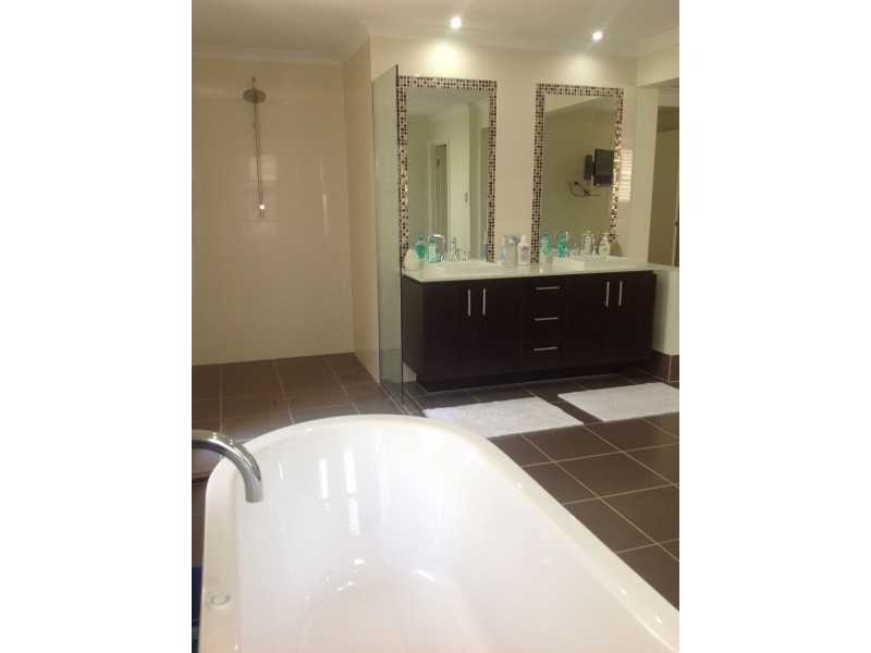 49 CORYMBIA CRESCENT, Anstead QLD 4070