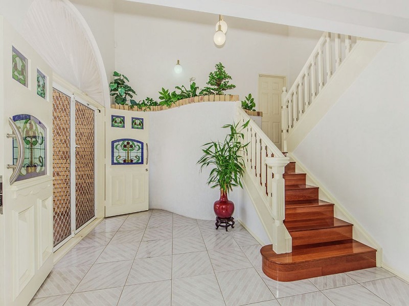 Mount Ommaney QLD 4074