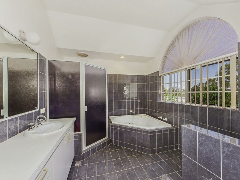 Mount Ommaney QLD 4074