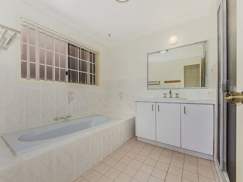 Mount Ommaney QLD 4074