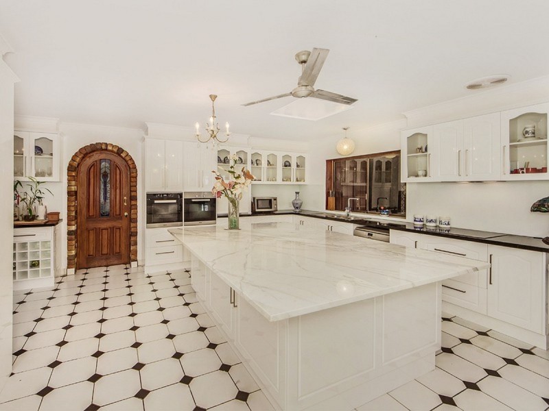 155 Mt Ommaney Drive, Jindalee QLD 4074