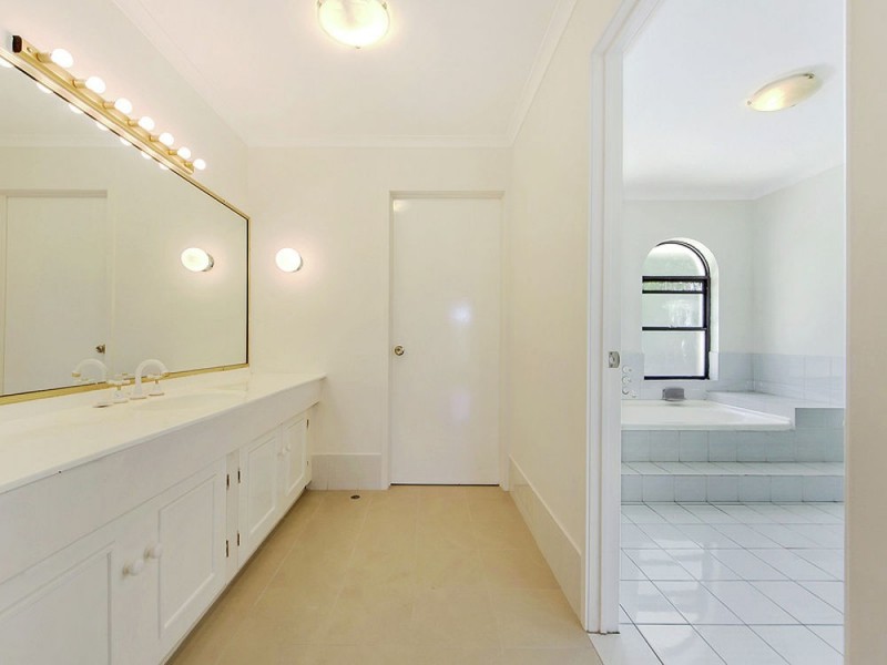 Mount Ommaney QLD 4074