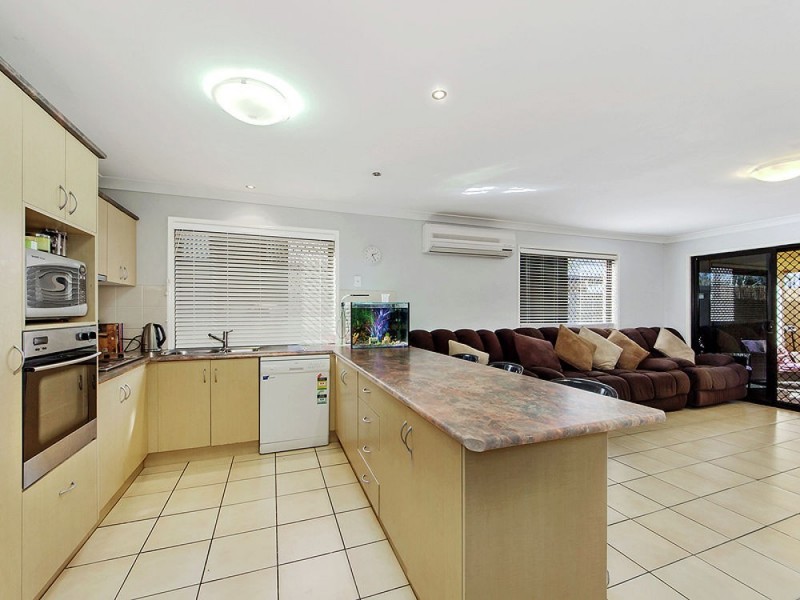18 Rachele Close, Forest Lake QLD 4078