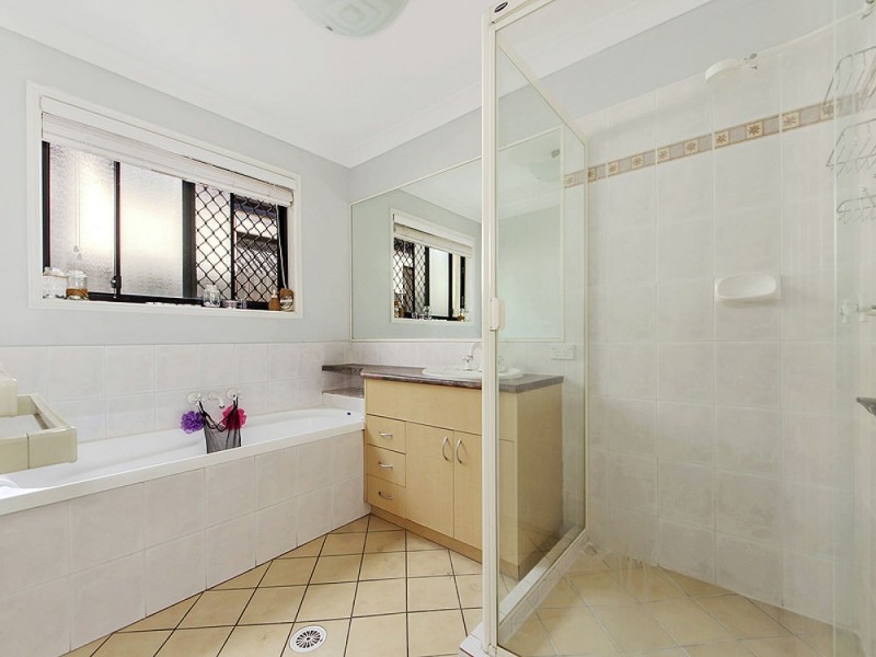 18 Rachele Close, Forest Lake QLD 4078