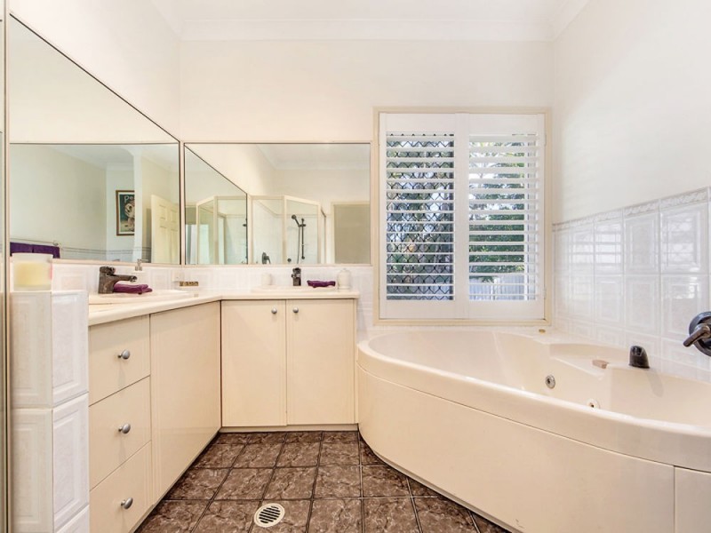 Mount Ommaney QLD 4074