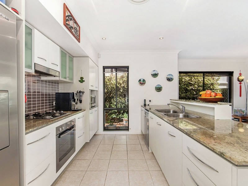 51 Greenway Circuit, Mount Ommaney QLD 4074