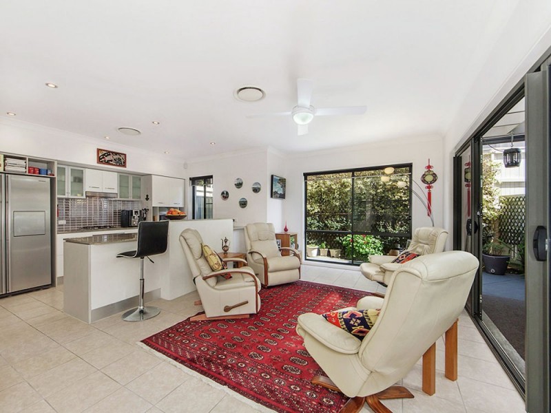 51 Greenway Circuit, Mount Ommaney QLD 4074