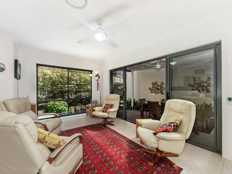 51 Greenway Circuit, Mount Ommaney QLD 4074