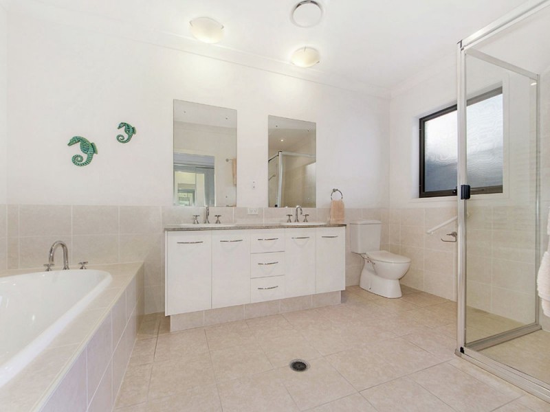 51 Greenway Circuit, Mount Ommaney QLD 4074