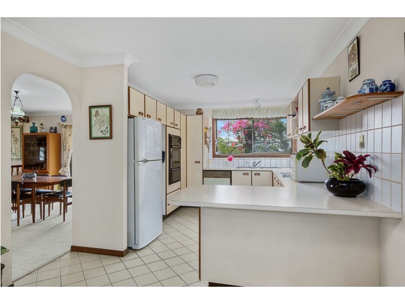 241 Mt Ommaney Drive, Mount Ommaney QLD 4074