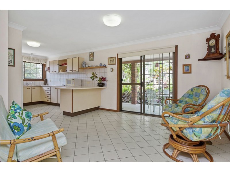 241 Mt Ommaney Drive, Mount Ommaney QLD 4074