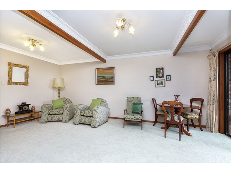 241 Mt Ommaney Drive, Mount Ommaney QLD 4074