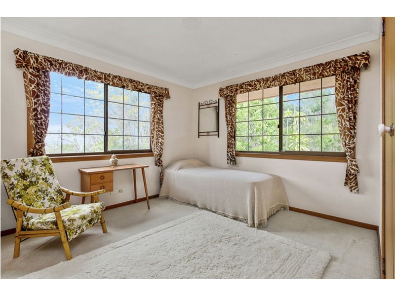 241 Mt Ommaney Drive, Mount Ommaney QLD 4074