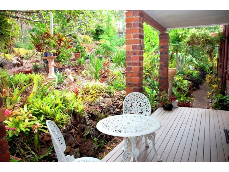 241 Mt Ommaney Drive, Mount Ommaney QLD 4074