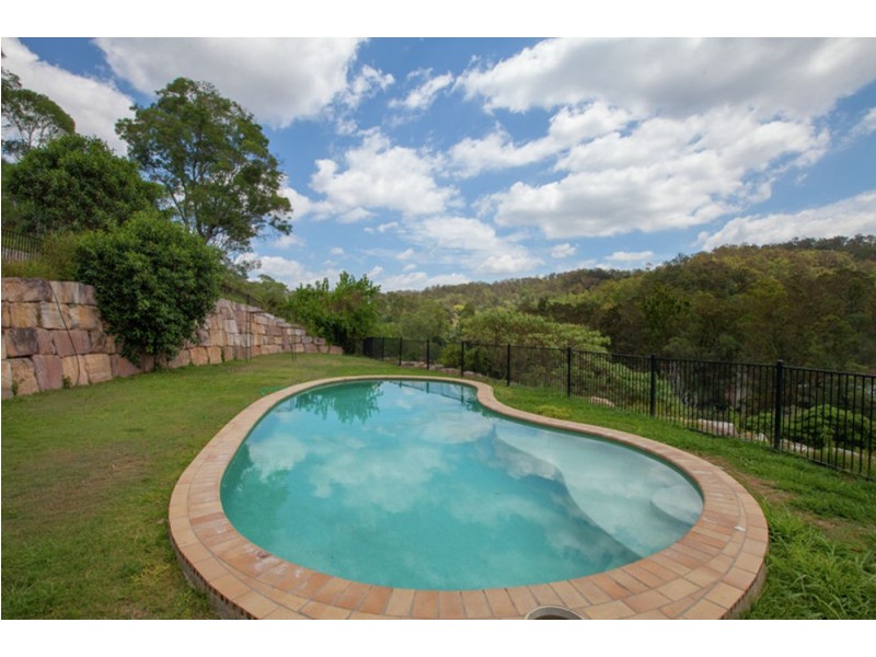 Brookfield QLD 4069
