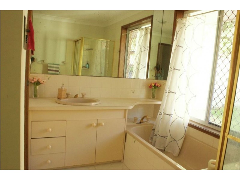 24 Glen Ross Road, Sinnamon Park QLD 4073