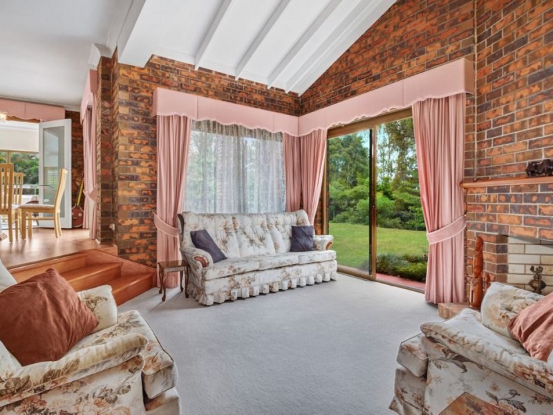 11 Bondel Place, Mount Ommaney QLD 4074