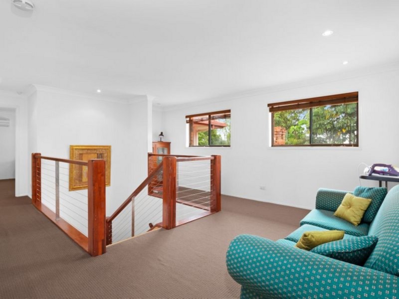 11 Bondel Place, Mount Ommaney QLD 4074