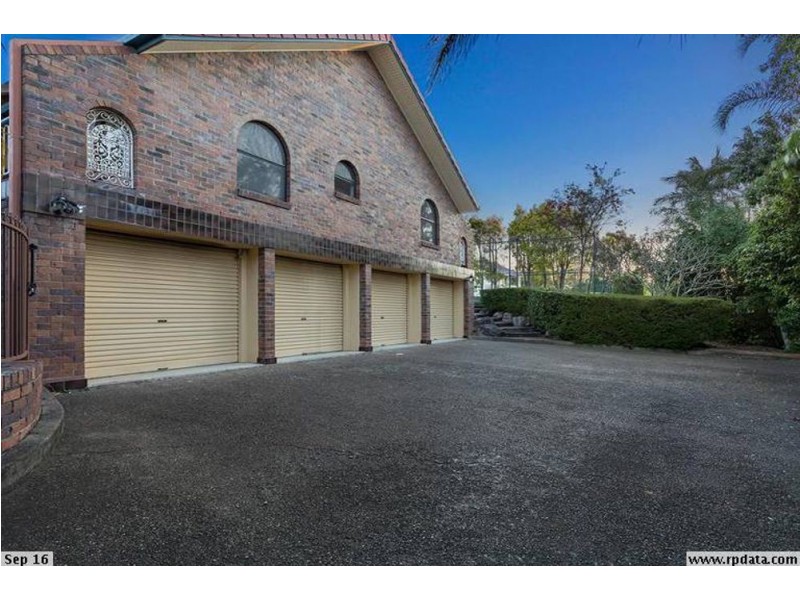 8 Chisholm Court, Mount Ommaney QLD 4074