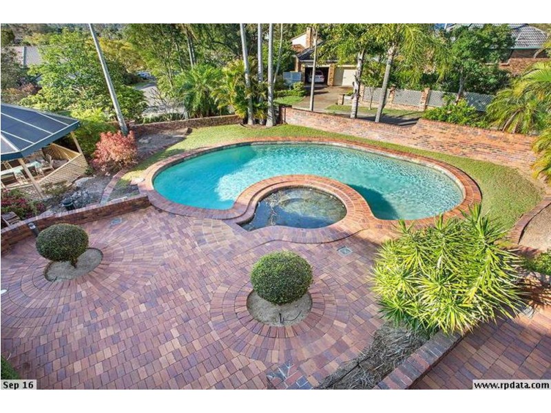 8 Chisholm Court, Mount Ommaney QLD 4074