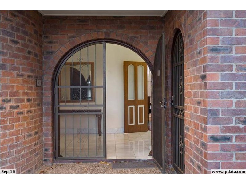 8 Chisholm Court, Mount Ommaney QLD 4074