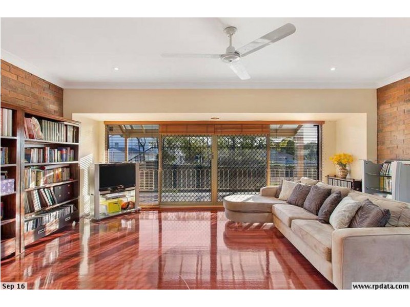 8 Chisholm Court, Mount Ommaney QLD 4074