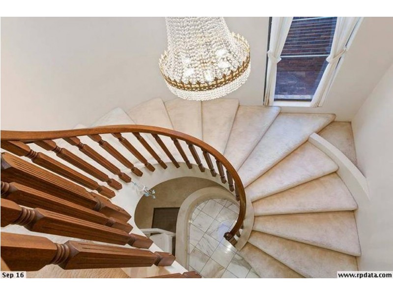 8 Chisholm Court, Mount Ommaney QLD 4074