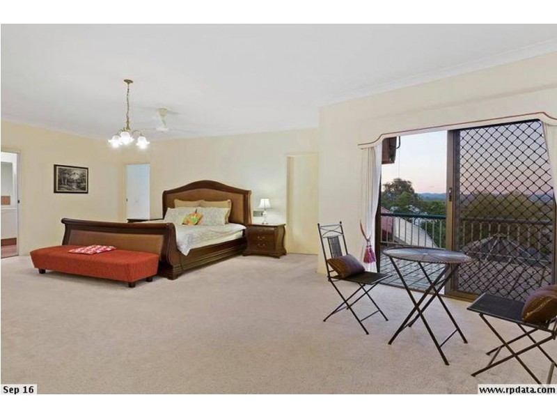 8 Chisholm Court, Mount Ommaney QLD 4074