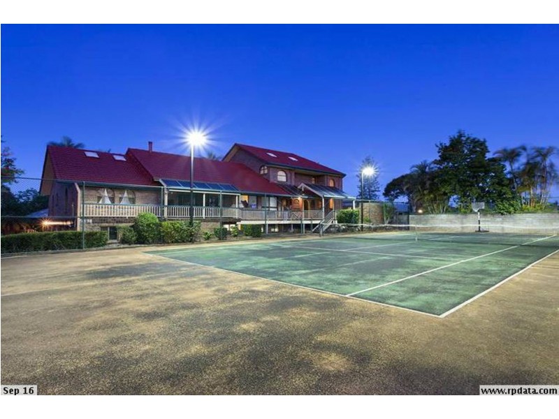 8 Chisholm Court, Mount Ommaney QLD 4074