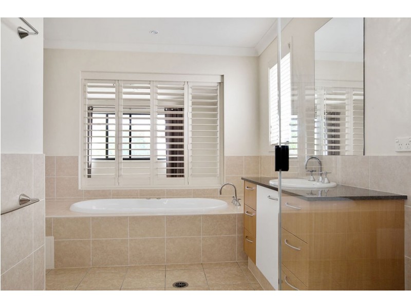 Mount Ommaney QLD 4074