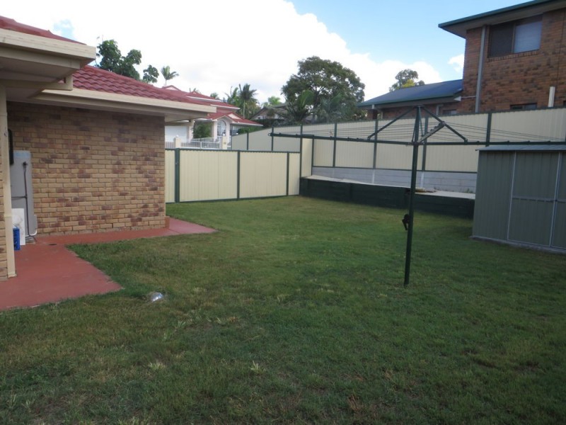 1 Warenda Close, Middle Park QLD 4074
