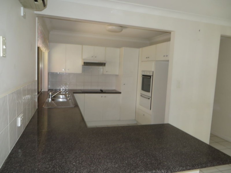 1 Warenda Close, Middle Park QLD 4074