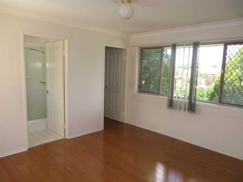 1 Warenda Close, Middle Park QLD 4074