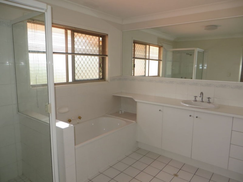 1 Warenda Close, Middle Park QLD 4074