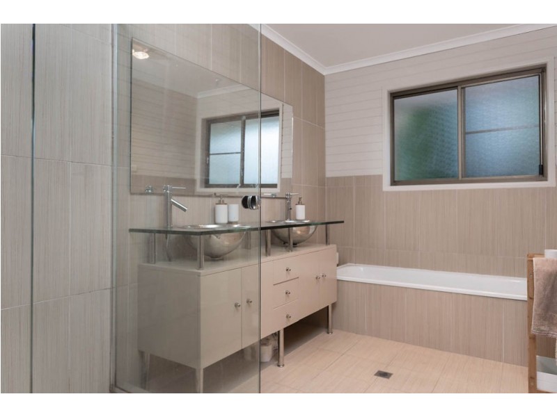 Seventeen Mile Rocks QLD 4073