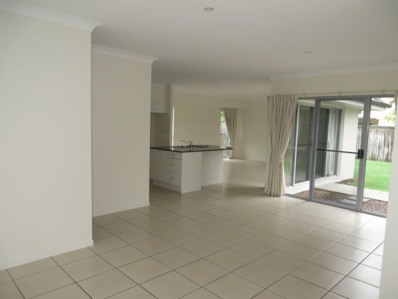 70 SINNAMON ROAD, Sinnamon Park QLD 4073