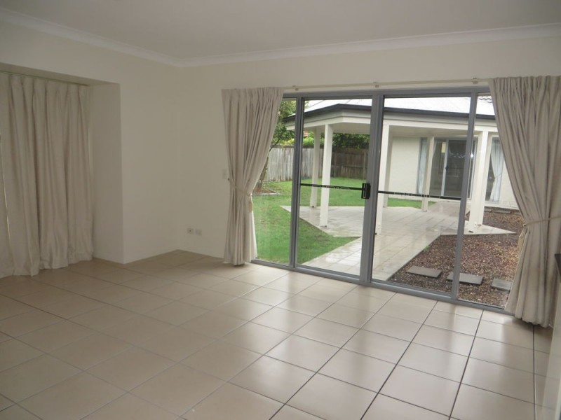 70 SINNAMON ROAD, Sinnamon Park QLD 4073