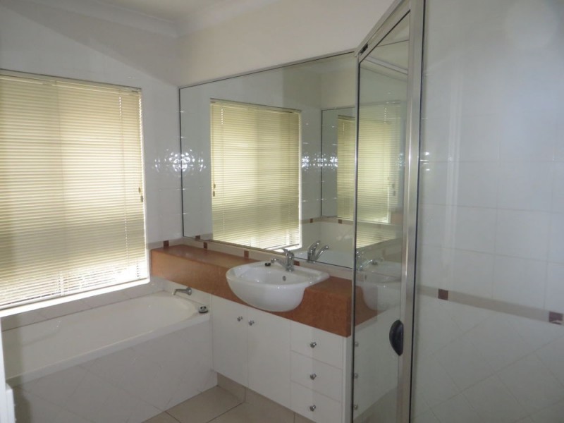 70 SINNAMON ROAD, Sinnamon Park QLD 4073