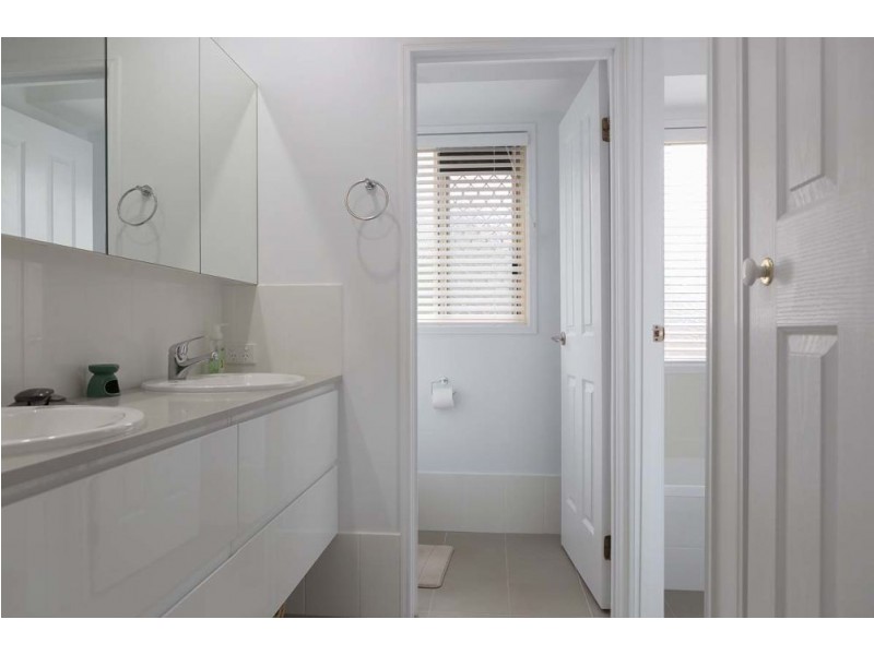 1 Platypus Close, Riverhills QLD 4074