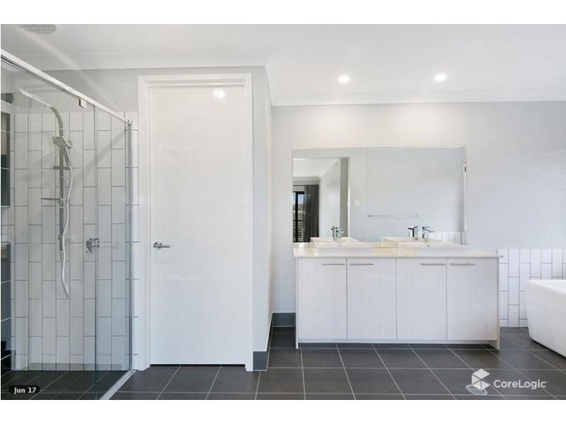 15 STAVELEY CLOSE, Sinnamon Park QLD 4073
