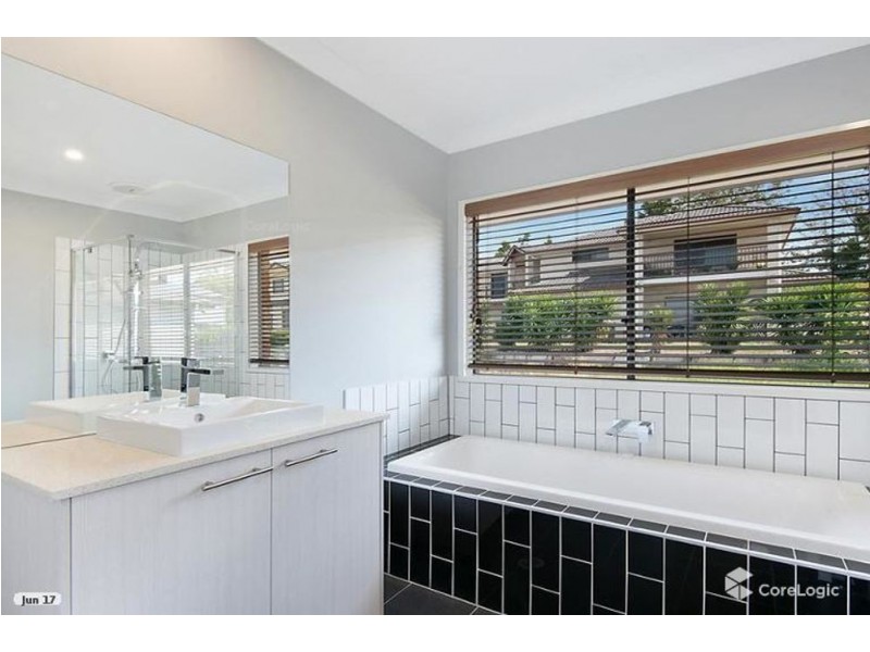 15 STAVELEY CLOSE, Sinnamon Park QLD 4073