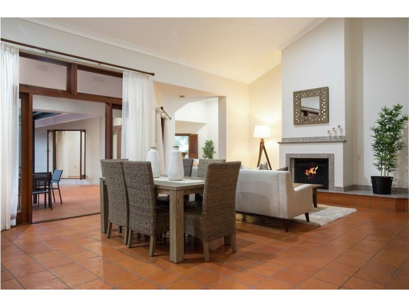 Mount Ommaney QLD 4074