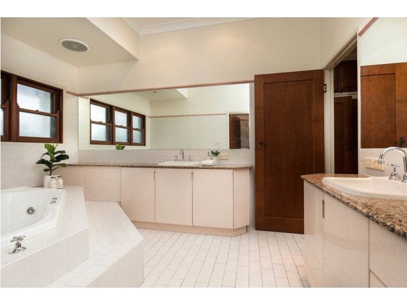 Mount Ommaney QLD 4074