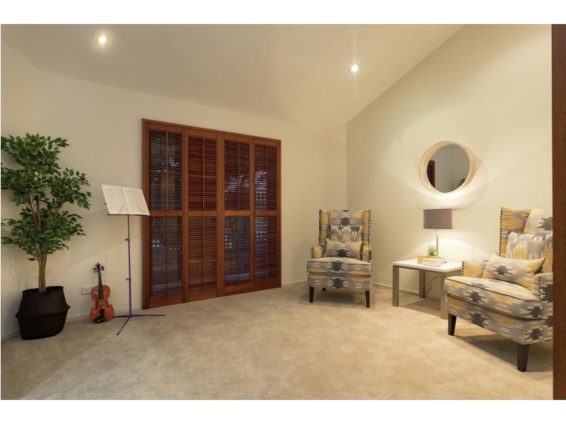 Mount Ommaney QLD 4074