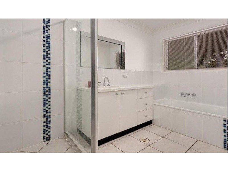 Seventeen Mile Rocks QLD 4073