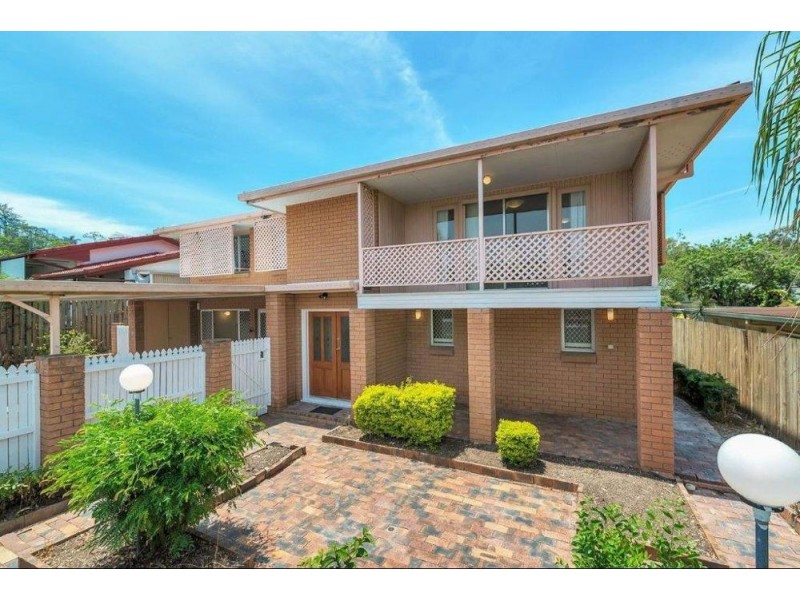 71 DANDENONG ROAD, Jamboree Heights QLD 4074
