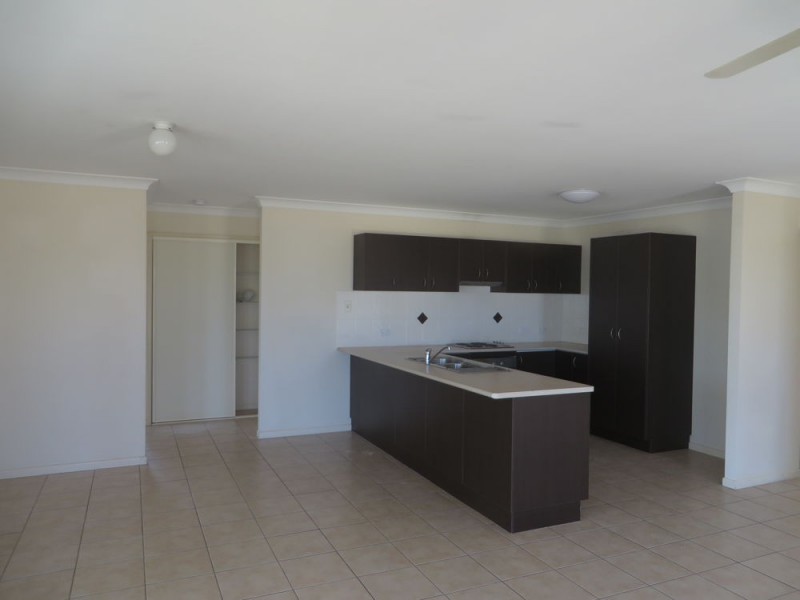 15 ELOISE PLACE, Sumner QLD 4074