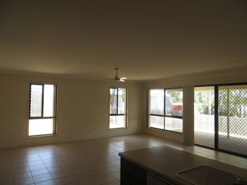 15 ELOISE PLACE, Sumner QLD 4074